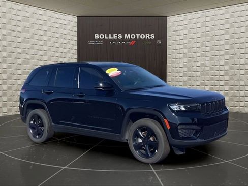 Certified 2023 Jeep Grand Cherokee Altitude image 2