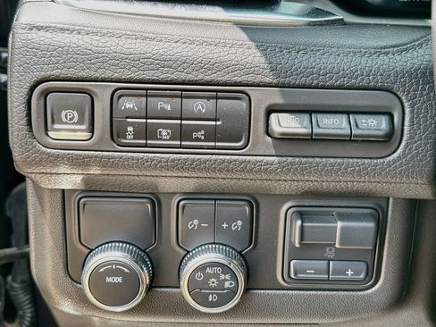 Used 2024 GMC Yukon Denali w/ Advanced Technology Package RWD image 22