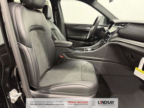 New 2025 Jeep Grand Cherokee Altitude image 11