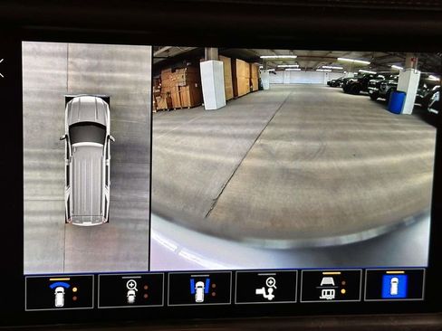Used 2022 GMC Yukon Denali w/ Denali Premium Package AWD/4WD image 32