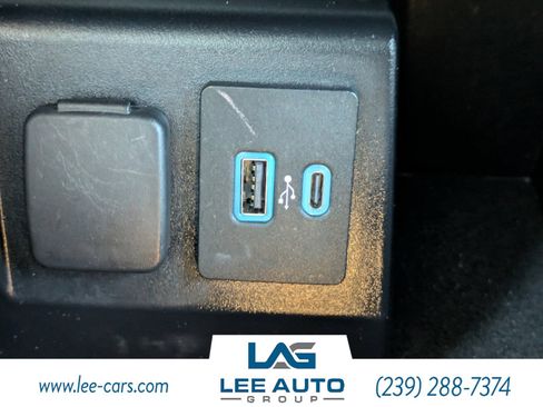 Used 2021 Ford Explorer XLT AWD/4WD image 28