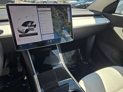Used 2021 Tesla Model Y Long Range AWD/4WD image 25