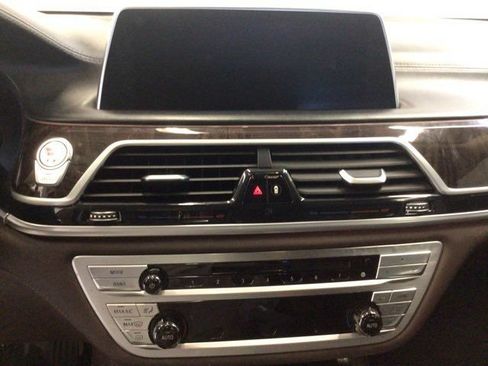 Used 2016 BMW 750i xDrive AWD/4WD image 13