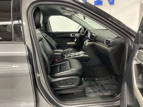 Used 2021 Ford Explorer XLT w/ Equipment Group 202A AWD/4WD image 13