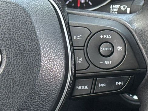 Used 2021 Toyota RAV4 XLE Premium image 15