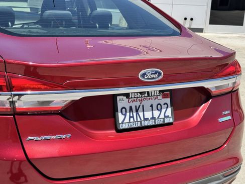 Used 2017 Ford Fusion SE w/ Fusion SE Technology Package FWD image 10