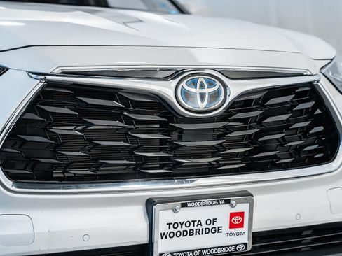 Used 2023 Toyota Highlander Limited image 11