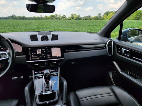 Used 2019 Porsche Cayenne S w/ Premium Package AWD/4WD image 20