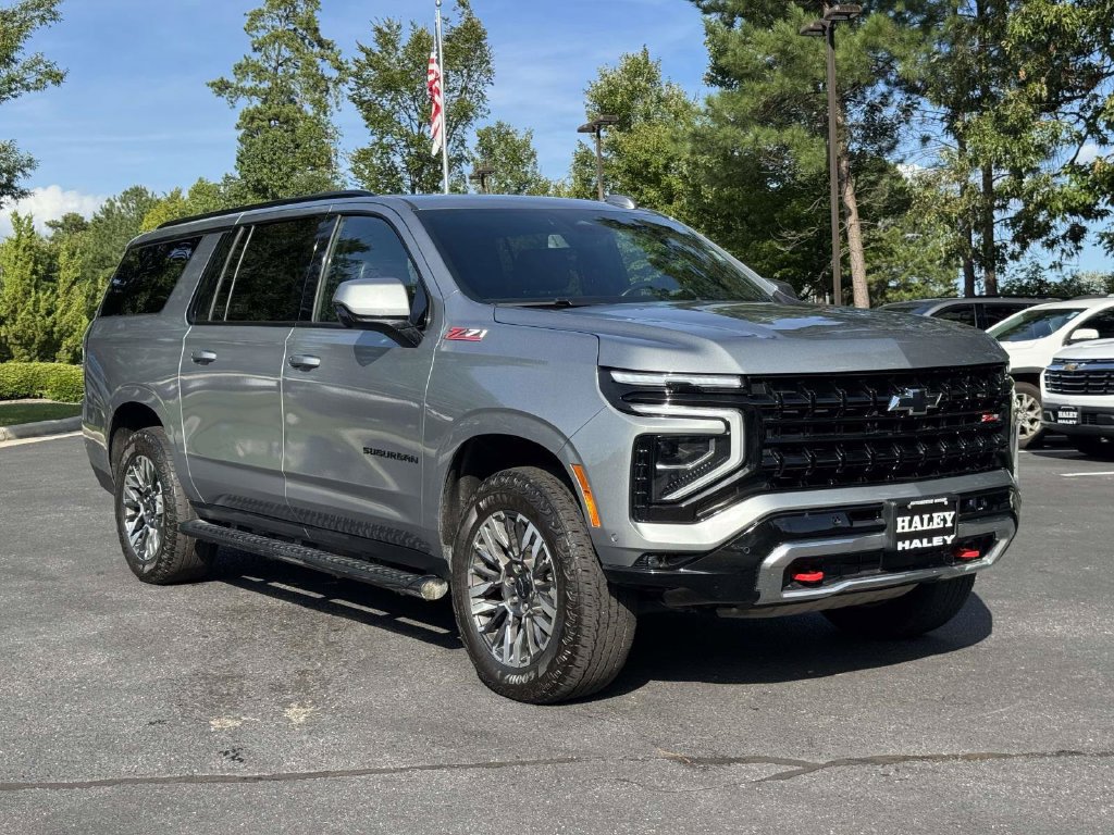 Used 2025 Chevrolet Suburban Z71 AWD/4WD image 2