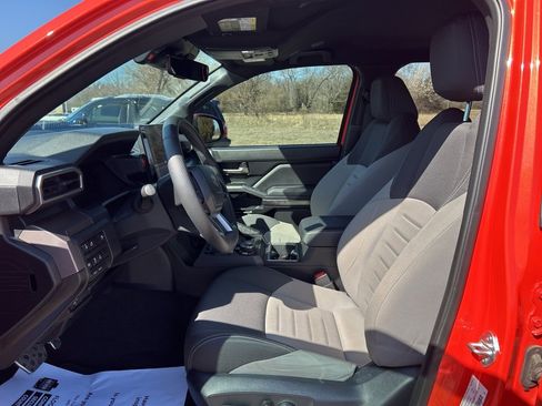 Used 2024 Toyota Tacoma TRD Sport w/ TRD Sport Upgrade Package image 11