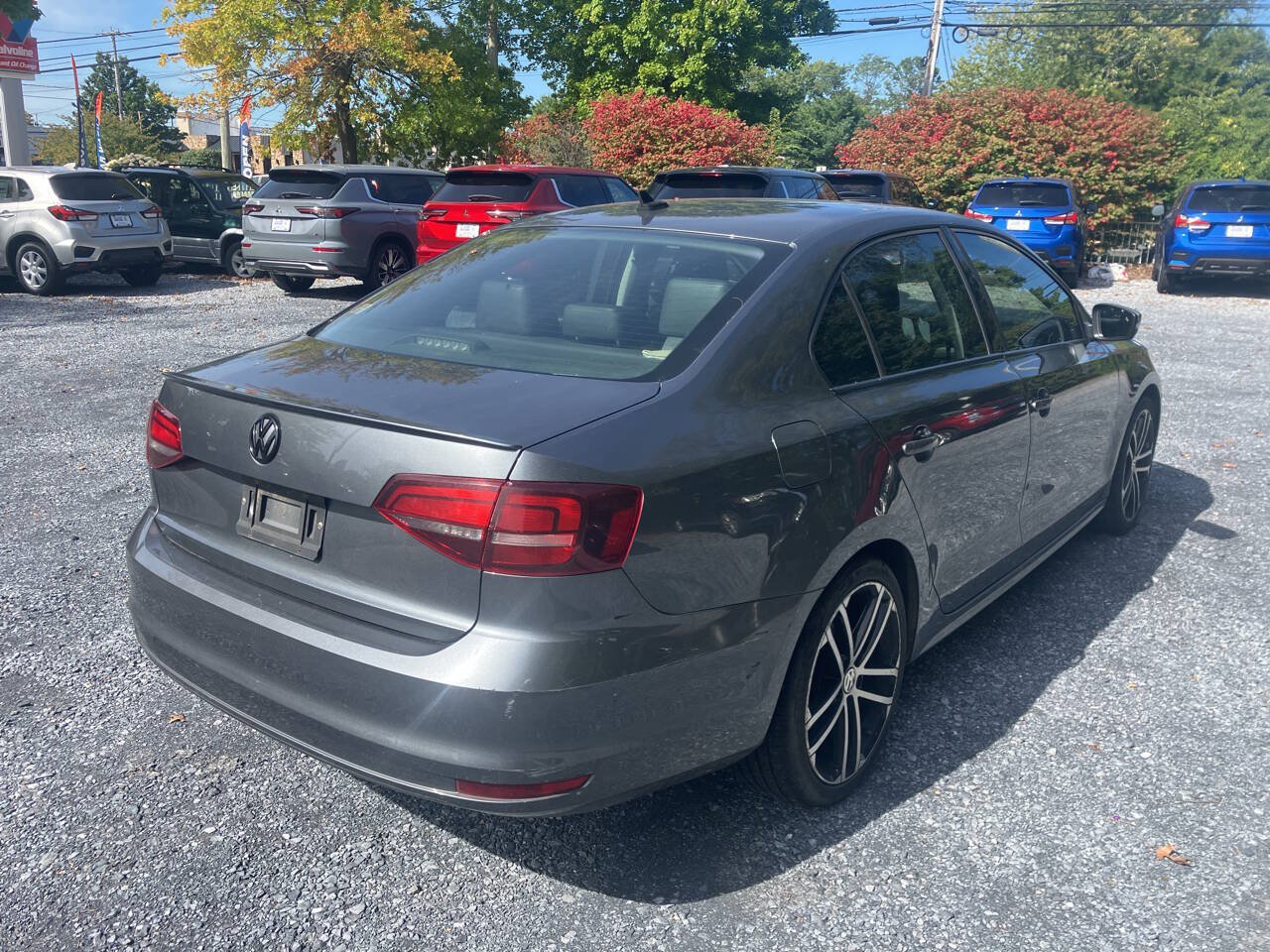 Used 2017 Volkswagen Jetta SE FWD image 3