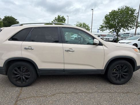 Used 2011 Kia Sorento EX w/ Premium Pkg FWD image 4