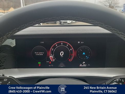 Certified 2025 Volkswagen Tiguan SE image 4