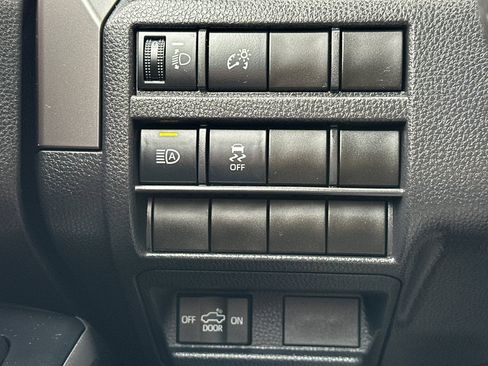Used 2025 Toyota Tacoma SR5 AWD/4WD image 34