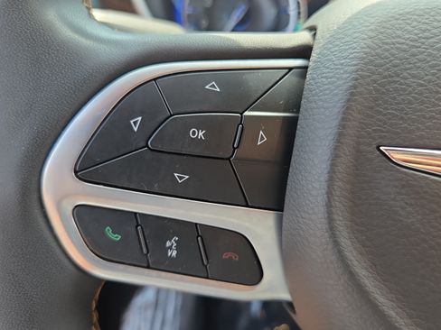 Used 2022 Chrysler Pacifica Pinnacle FWD image 25