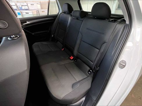 Used 2019 Volkswagen e-Golf SE w/ Driver Assistance Package image 29