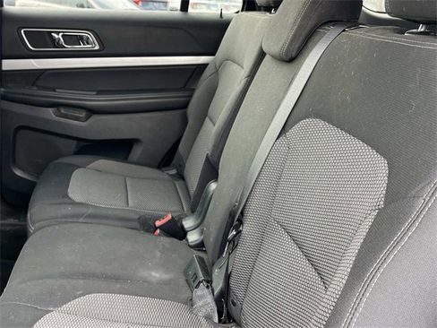 Used 2017 Ford Explorer XLT image 19