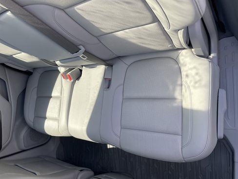 Used 2023 GMC Acadia SLT image 16