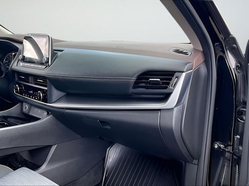 Certified 2023 Nissan Rogue SV FWD image 22