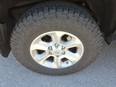 Used 2015 Toyota 4Runner SR5 AWD/4WD image 21