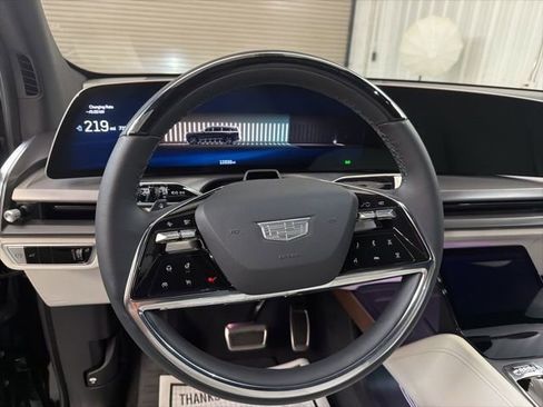 Certified 2026 Cadillac Vistiq Luxury image 17