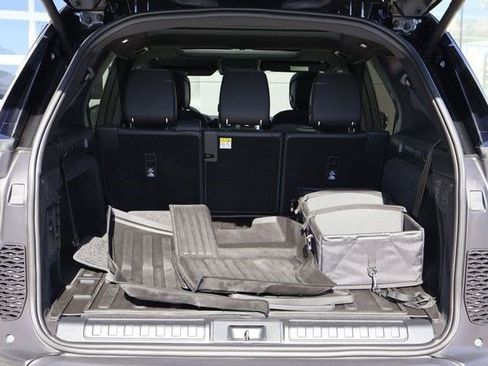 Certified 2025 Land Rover Discovery S AWD/4WD image 28