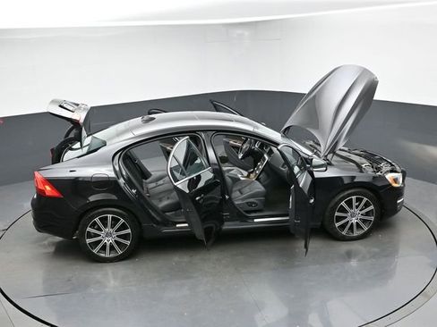 Used 2018 Volvo S60 T5 Inscription Platinum w/ Climate Package AWD/4WD image 45