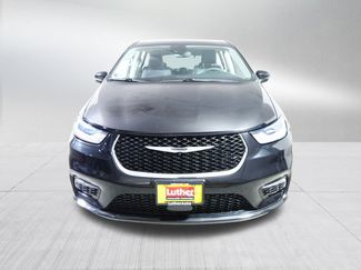 Used 2024 Chrysler Pacifica Touring-L video 2