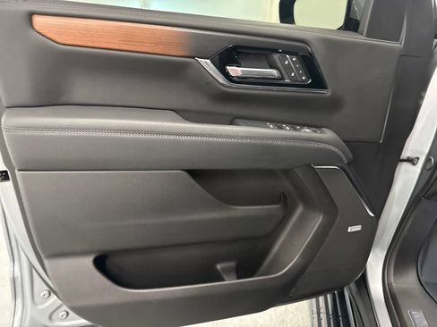 Used 2025 GMC Yukon Denali w/ Sun & Power Step Package RWD image 11