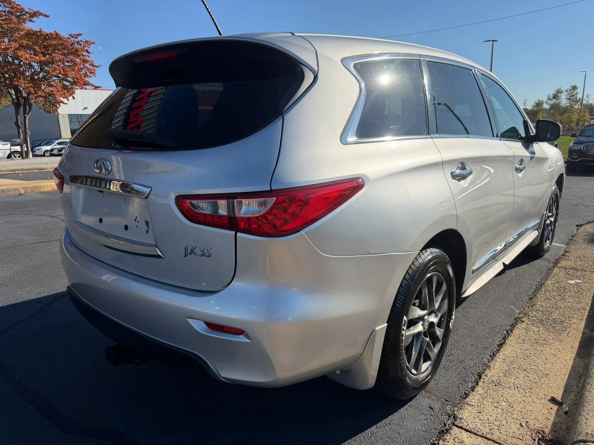 Used 2013 INFINITI JX35 FWD w/ Cargo Pkg image 7