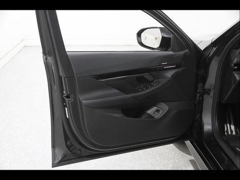 Certified 2024 BMW 530i xDrive w/ M Sport Package AWD/4WD image 4