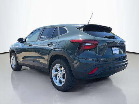 Used 2025 Chevrolet Trax LS w/ LS Convenience Package FWD image 12