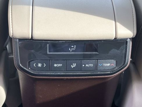 Used 2021 Toyota Highlander XLE FWD image 17