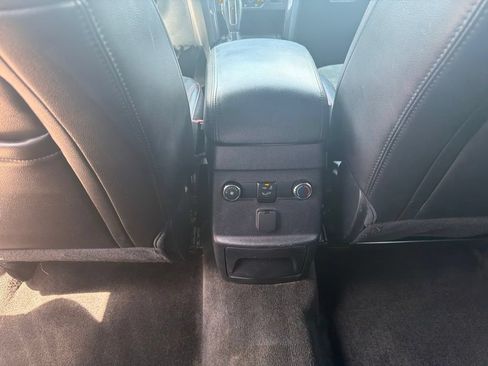 Used 2018 Ford Explorer XLT w/ Equipment Group 202A AWD/4WD image 18