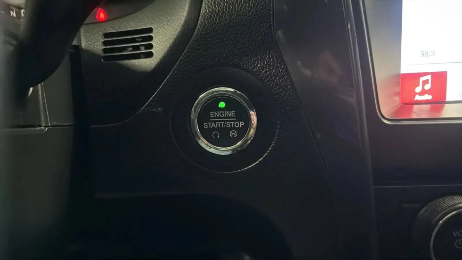 Used 2018 Ford Explorer XLT w/ Equipment Group 201A FWD image 15