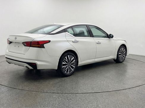 Used 2025 Nissan Altima 2.5 SV FWD image 9