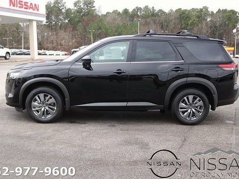 New 2026 Nissan Pathfinder SV image 4