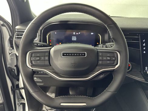 Used 2024 Jeep Wagoneer L Series III w/ Flexible Seating Group AWD/4WD image 14