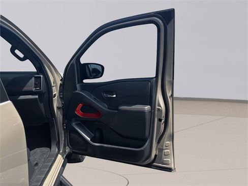 Used 2024 Nissan Frontier PRO-4X w/ Off-Road Protection Package image 12