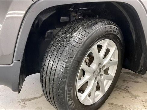 Used 2015 Jeep Cherokee Latitude w/ Cold Weather Group image 33