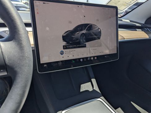 Used 2023 Tesla Model 3 Standard Range RWD image 10