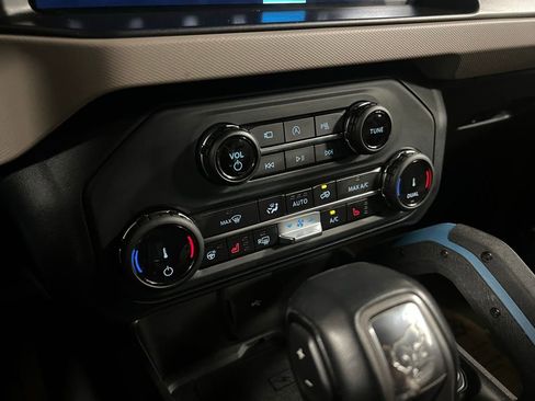 Used 2022 Ford Bronco Wildtrak image 44