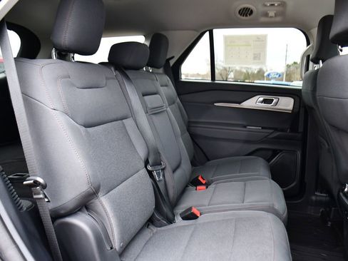Used 2025 Ford Explorer Active AWD/4WD image 16