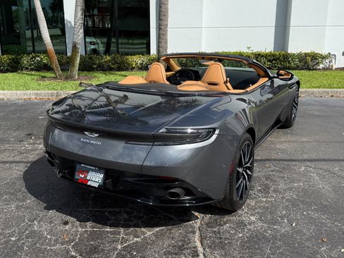 Used 2019 Aston Martin DB11 Volante image 16
