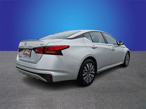 Used 2024 Nissan Altima 2.5 SV image 5