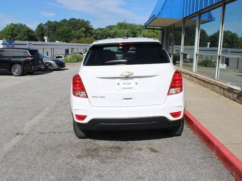 Used 2022 Chevrolet Trax LS w/ Tint and Cruise Package AWD/4WD image 5