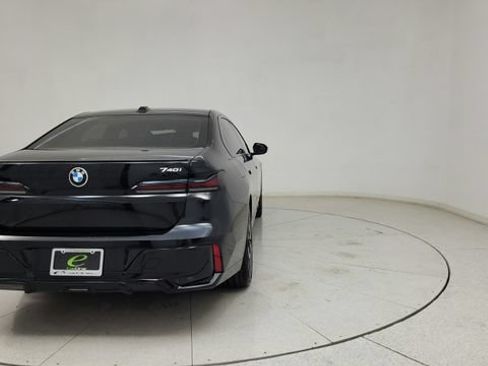 Used 2026 BMW 740i w/ Premium Package RWD image 8