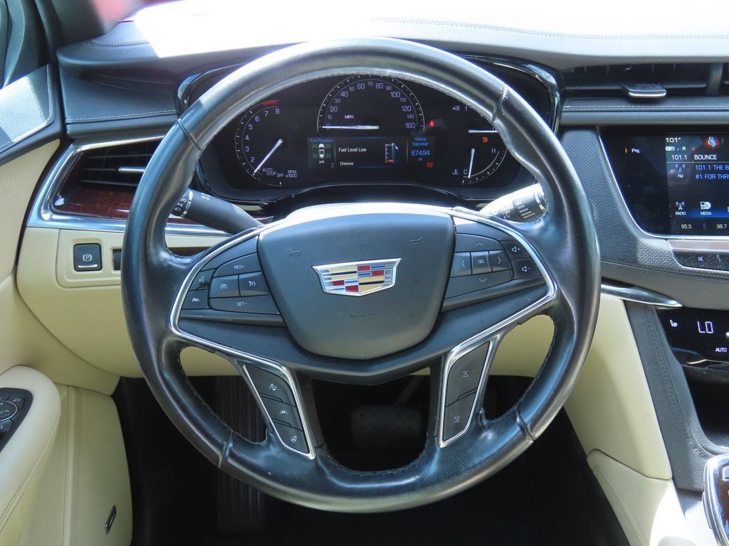 Used 2018 Cadillac XT5 Luxury w/ Driver Awareness Package FWD image 6