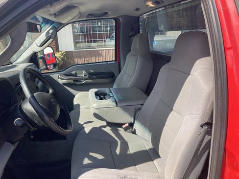 Used 2006 Ford F250 2WD Regular Cab Super Duty image 8