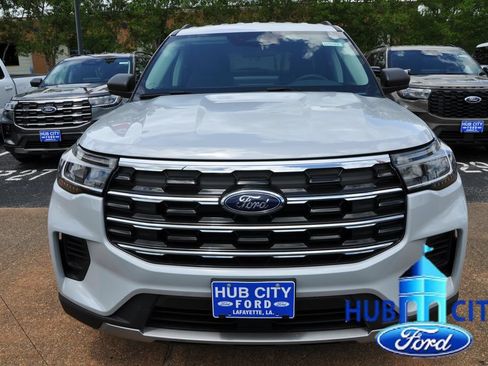 New 2026 Ford Explorer Active RWD image 8